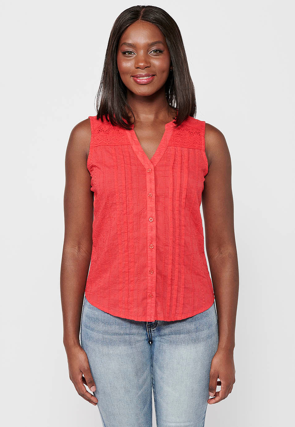 Blusa sin mangas de tela bordada con escote pico y cierre delantero con botones de coral para mujer | moda actual