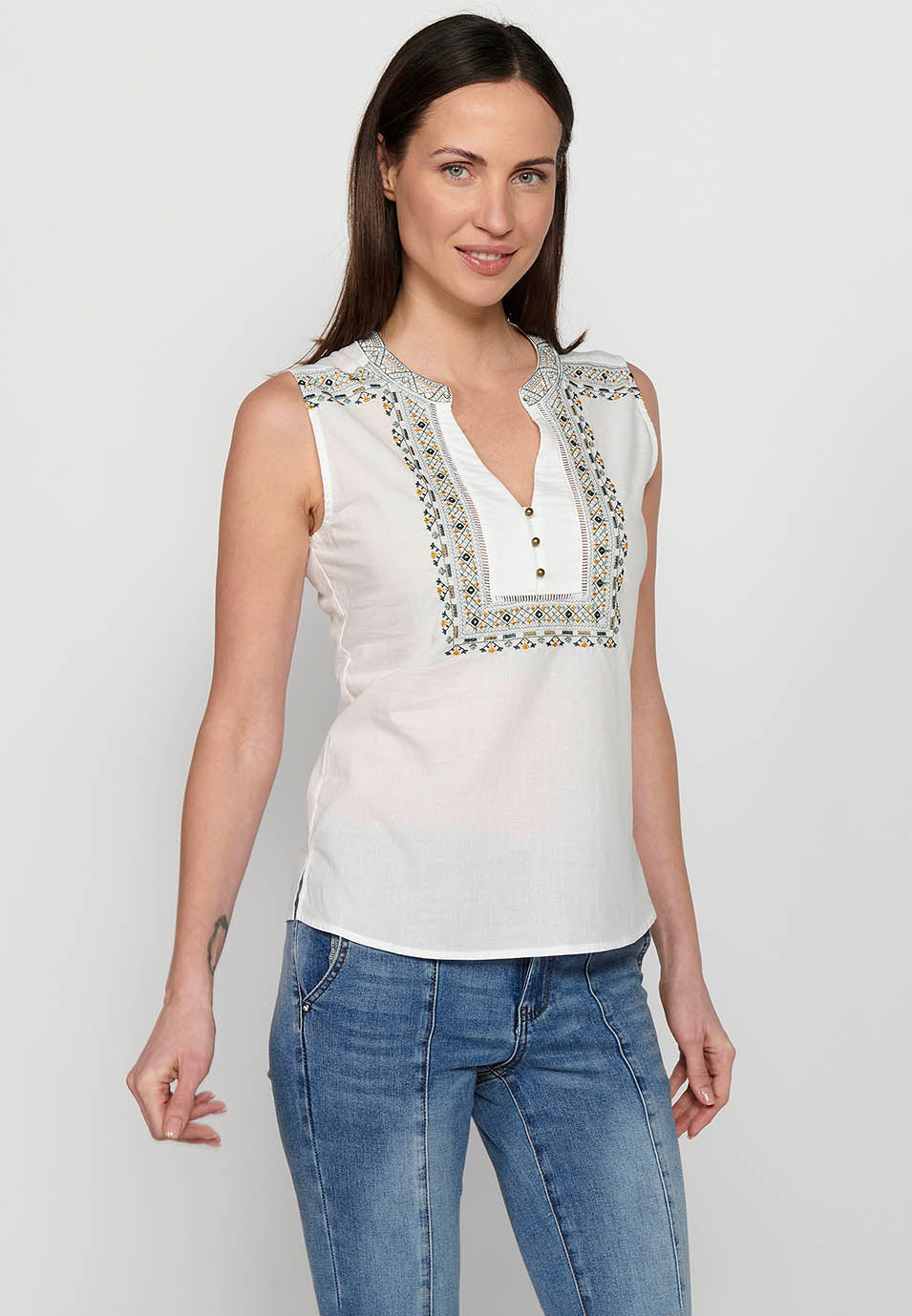 Blusa sin mangas. escote redondo bordado con abertura, para mujer | moda actual