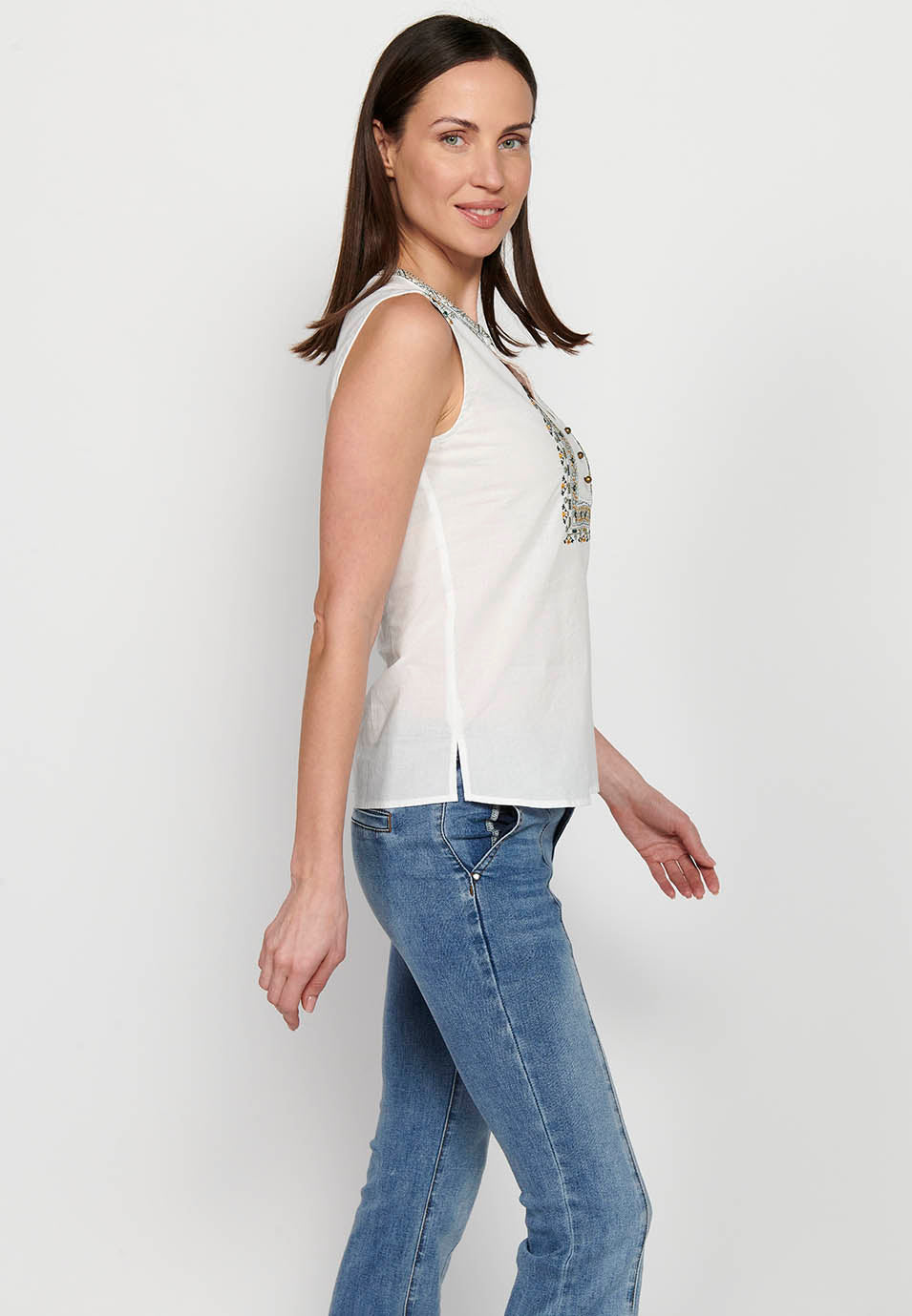 Blusa sin mangas. escote redondo bordado con abertura, para mujer | moda actual
