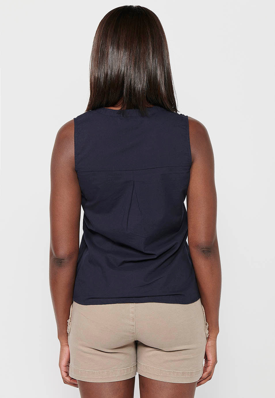 Blusa sin mangas de escote en pico con cierre delantero con botones y bordado floral delantero para mujer | moda actual