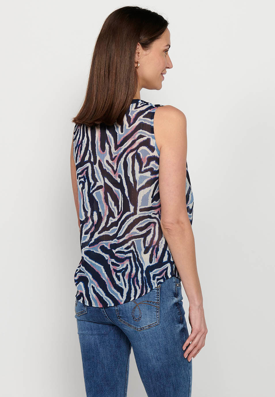 Blusa estampada sin manga, escote v, acabada en pliegue, multicolor para mujer | moda actual
