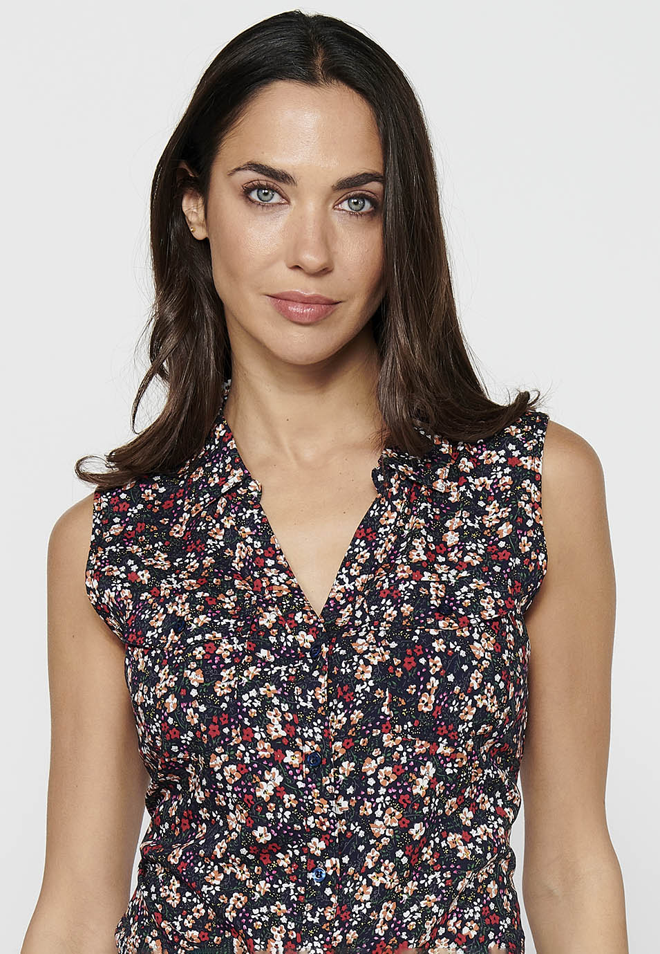 Blusa sin mangas, cuello v, cierre delantero con botones, estampado floral para mujer | moda actual