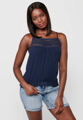 Camiseta de tirantes, detalle delantero, para mujer | moda actual