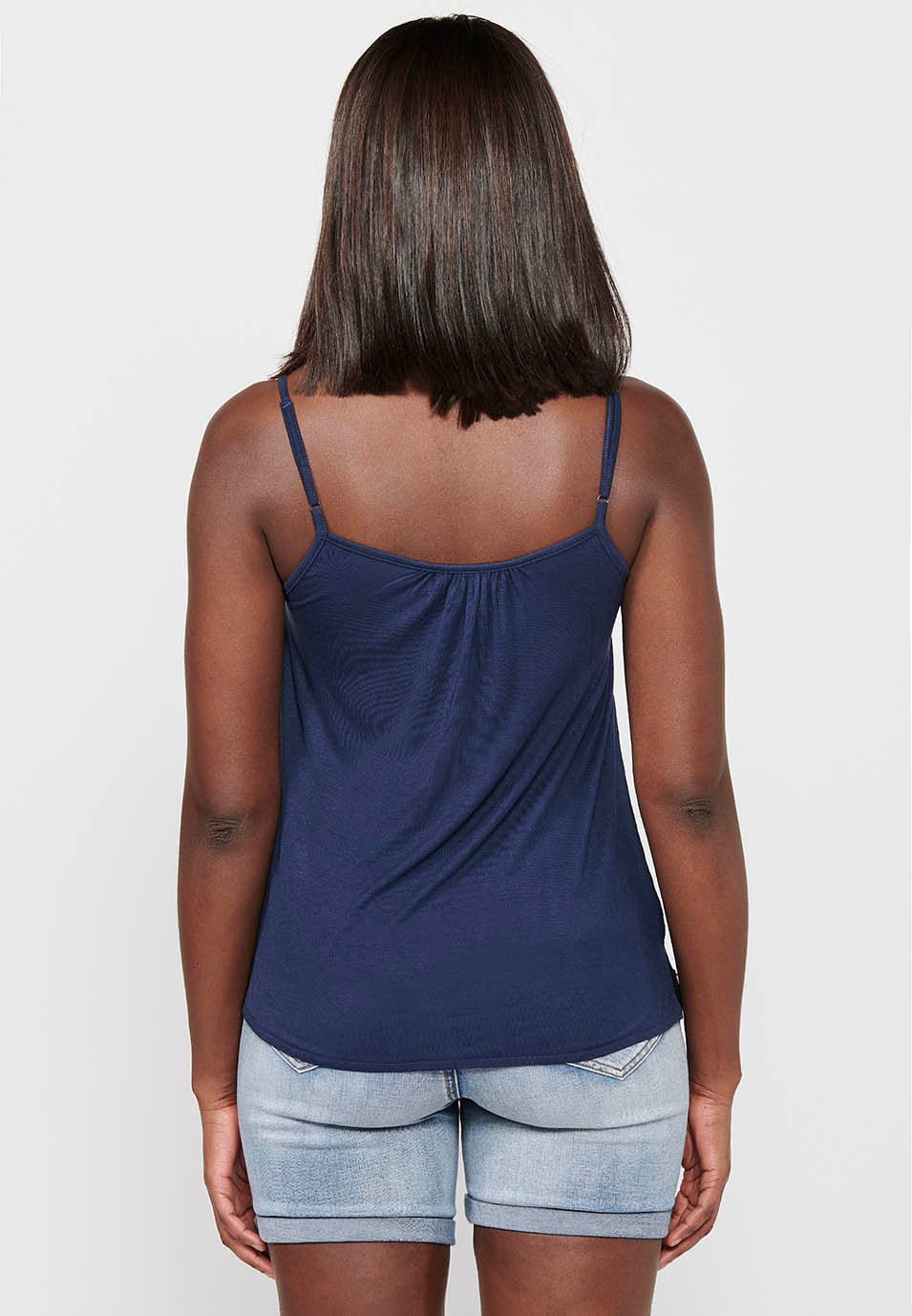 Camiseta de tirantes, detalle delantero, para mujer | moda actual