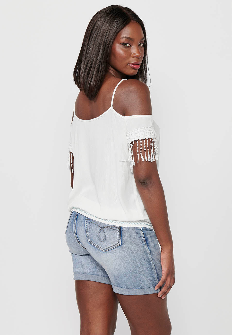 Blusa de tirantes con detalles bordados florales y escote redondo con cintura baja engomada para mujer | moda actual