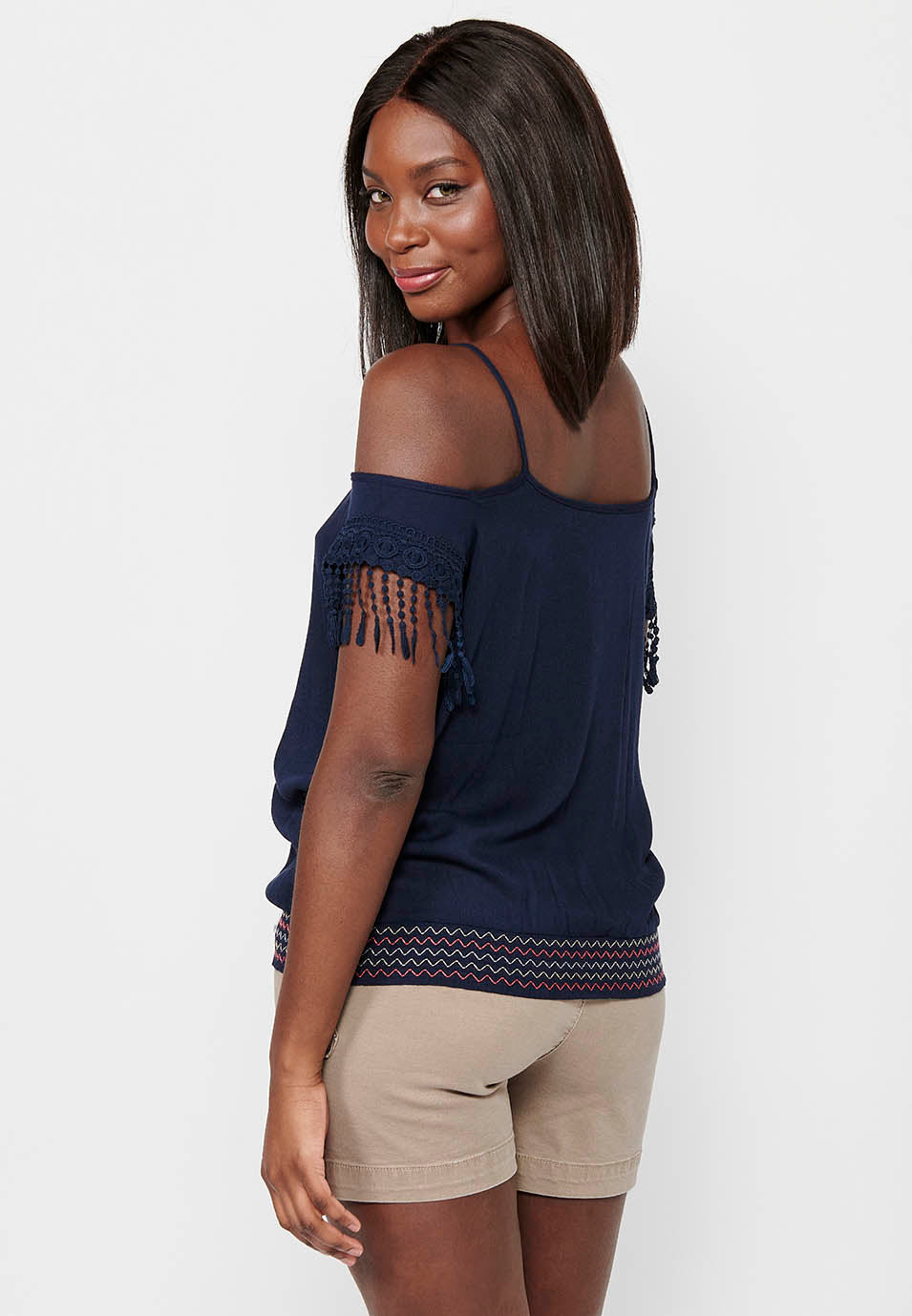 Blusa de tirantes con detalles bordados florales y escote redondo con cintura baja engomada para mujer | moda actual