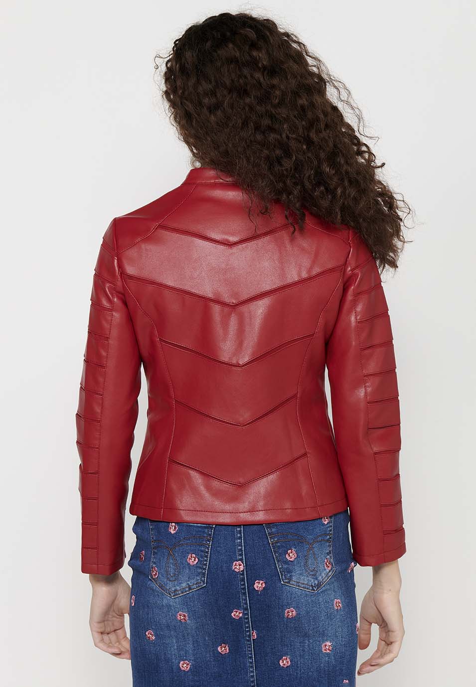 Cazadora efecto piel de mujer con cortes – Koroshi 2412JA14
