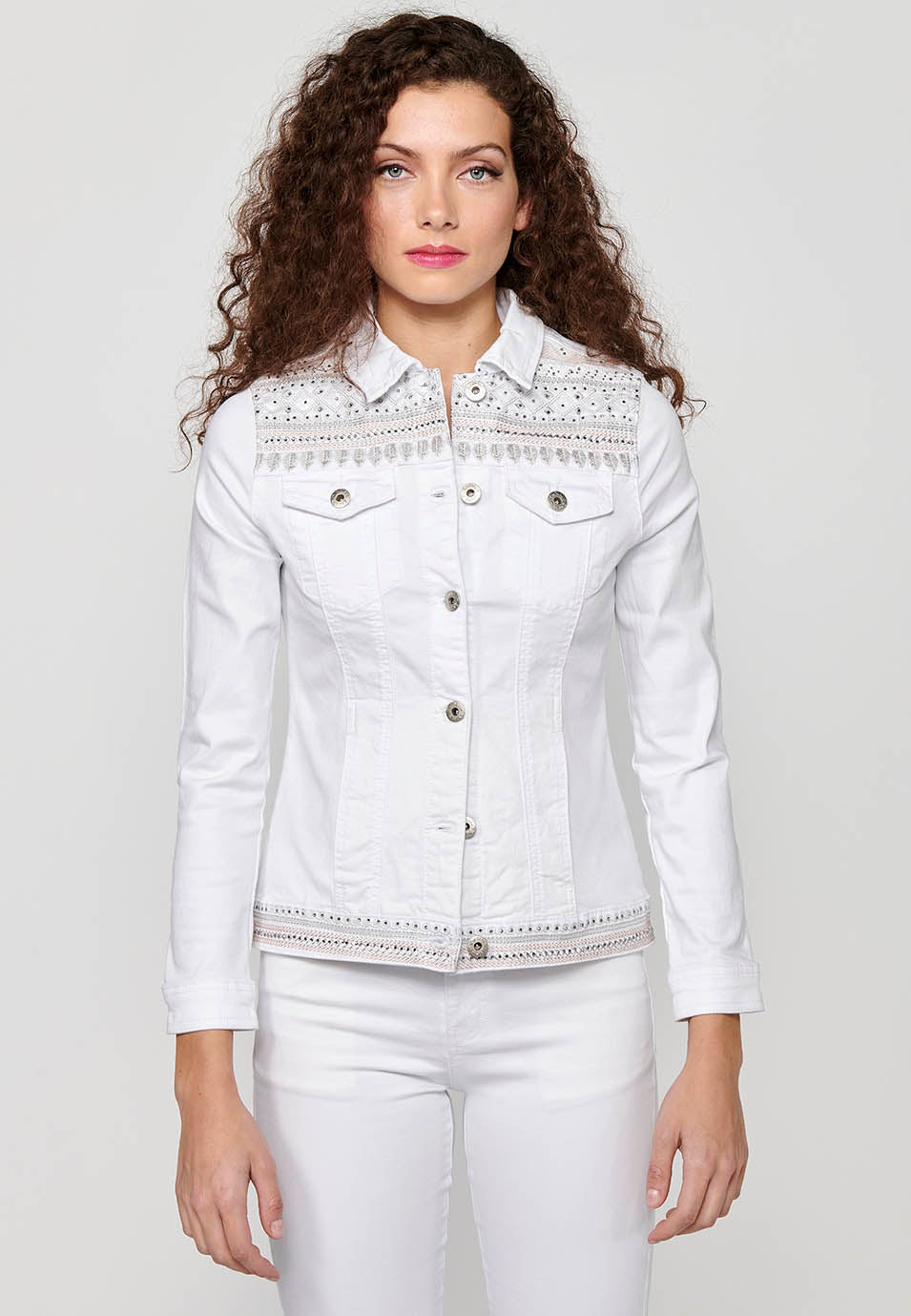 Cazadora vaquera denim blanco  mujer con  bordados – Koroshi