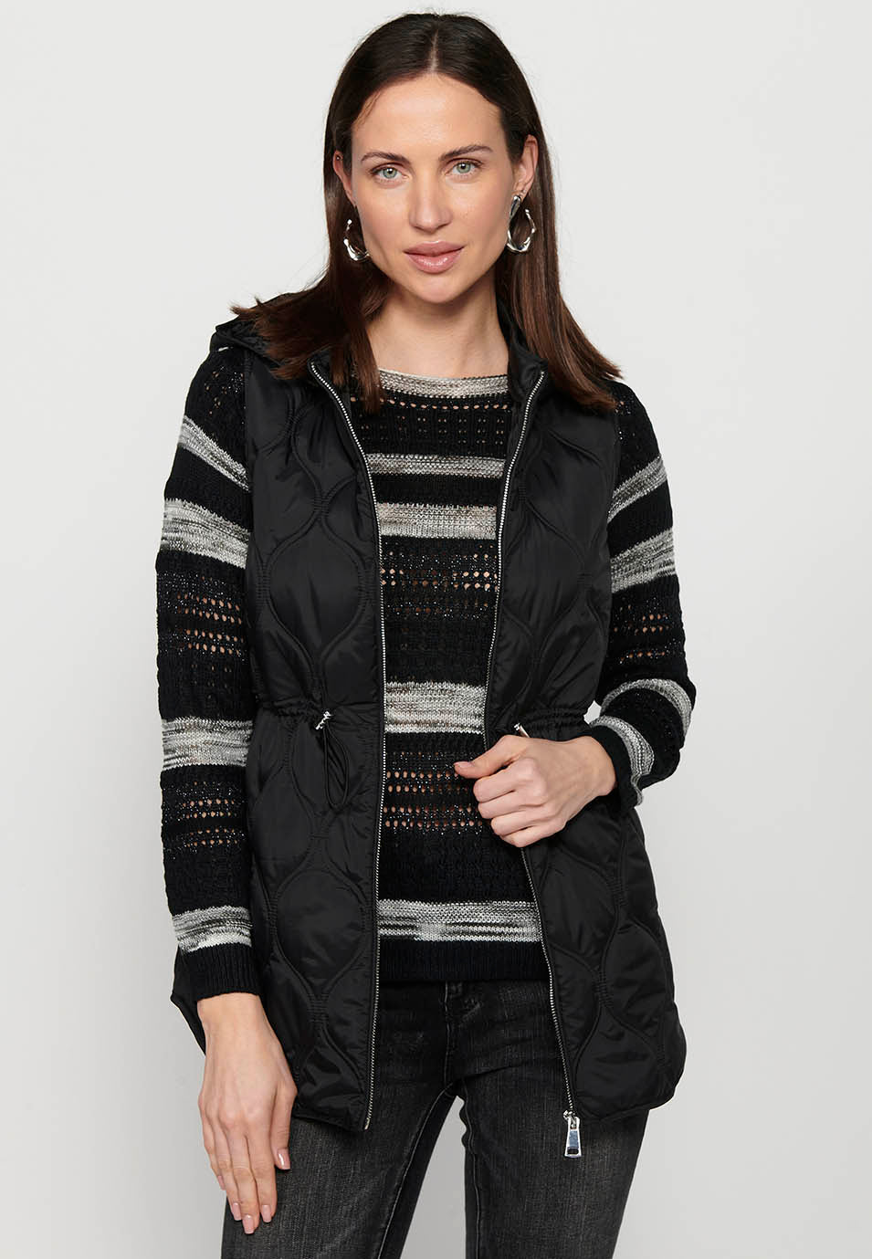 Chaleco acolchado de mujer con capucha – Koroshi Negro