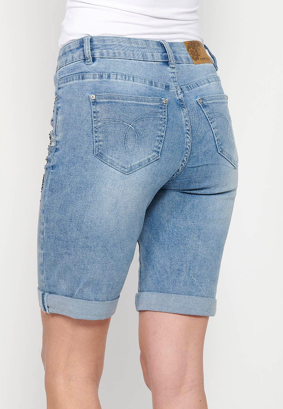 Pantalón corto, bordados florales, para mujer | moda actual