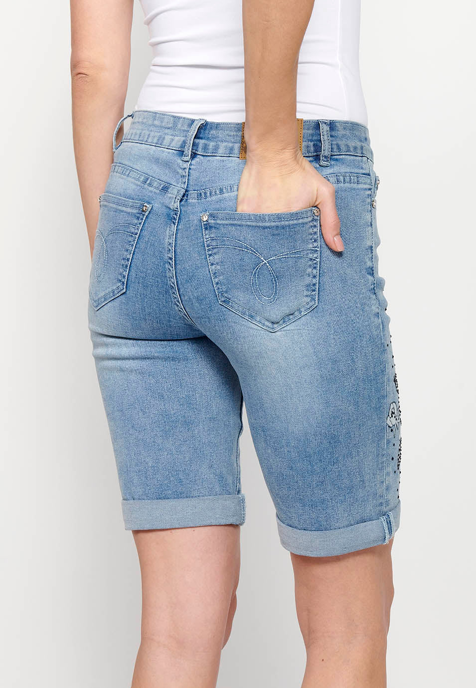 Pantalón corto, bordados florales, para mujer | moda actual