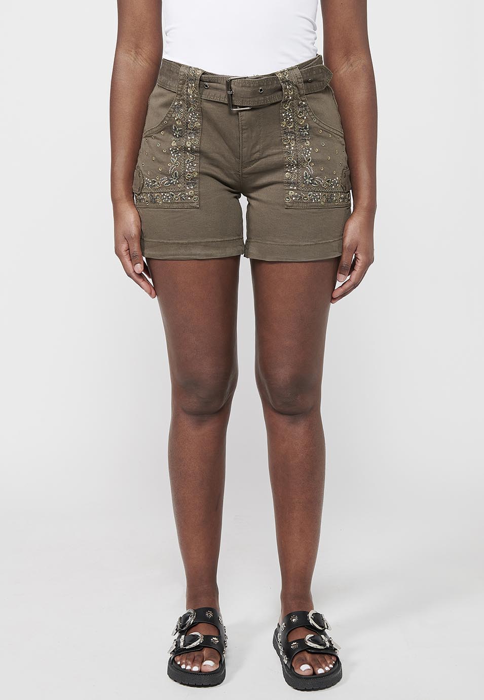 Pantalón corto, bolsillos con bordados florales. cintua ajustable con cinturón, para mujer | moda actual