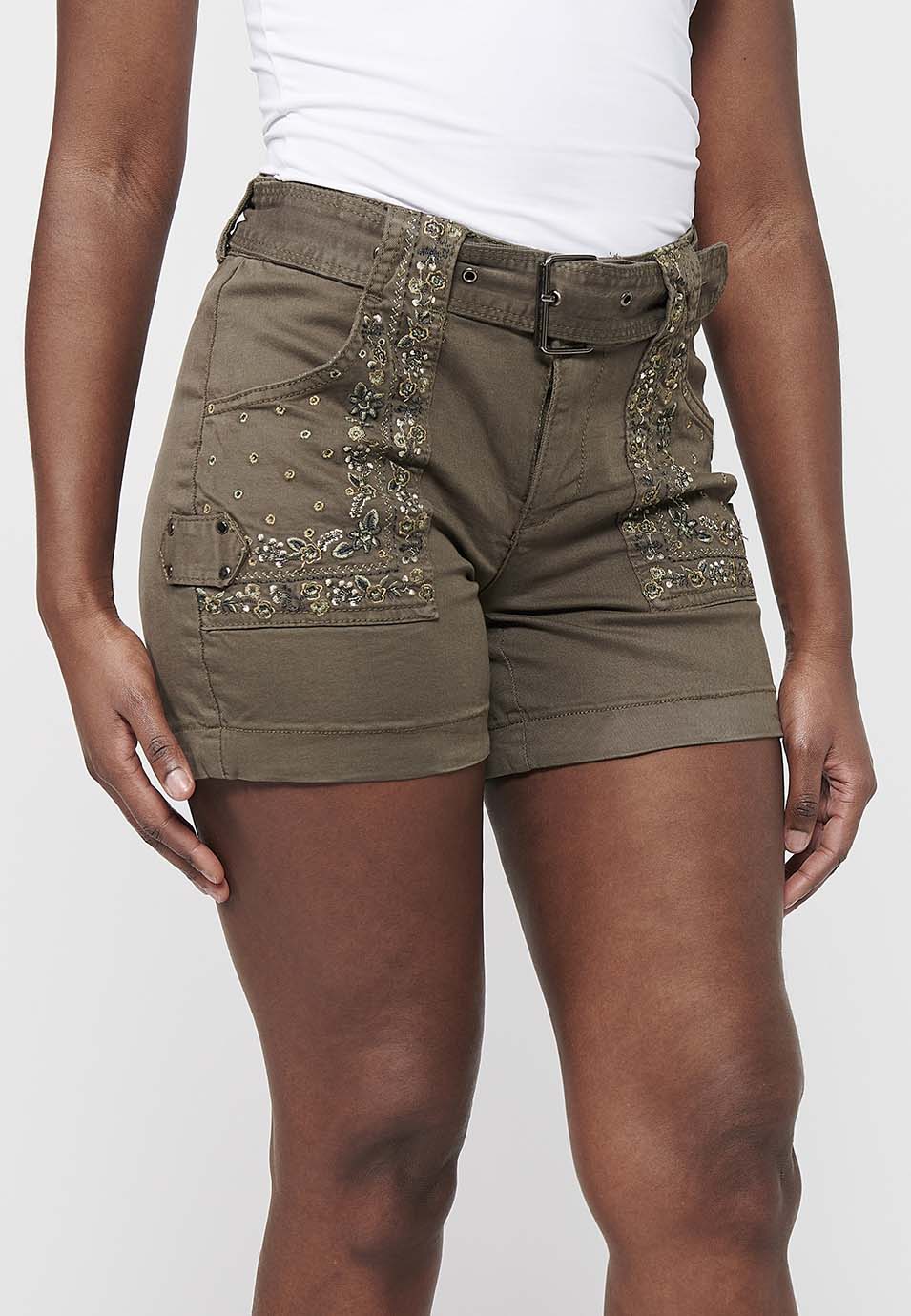Pantalón corto, bolsillos con bordados florales. cintua ajustable con cinturón, para mujer | moda actual