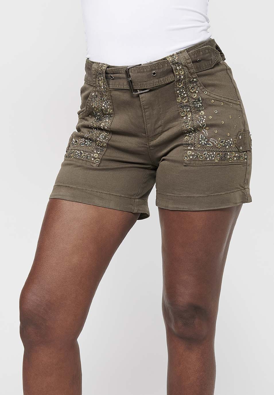 Pantalón corto, bolsillos con bordados florales. cintua ajustable con cinturón, para mujer | moda actual