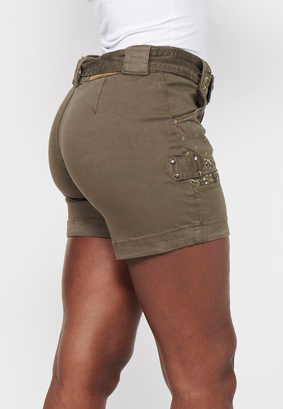 Pantalón corto, bolsillos con bordados florales. cintua ajustable con cinturón, para mujer | moda actual