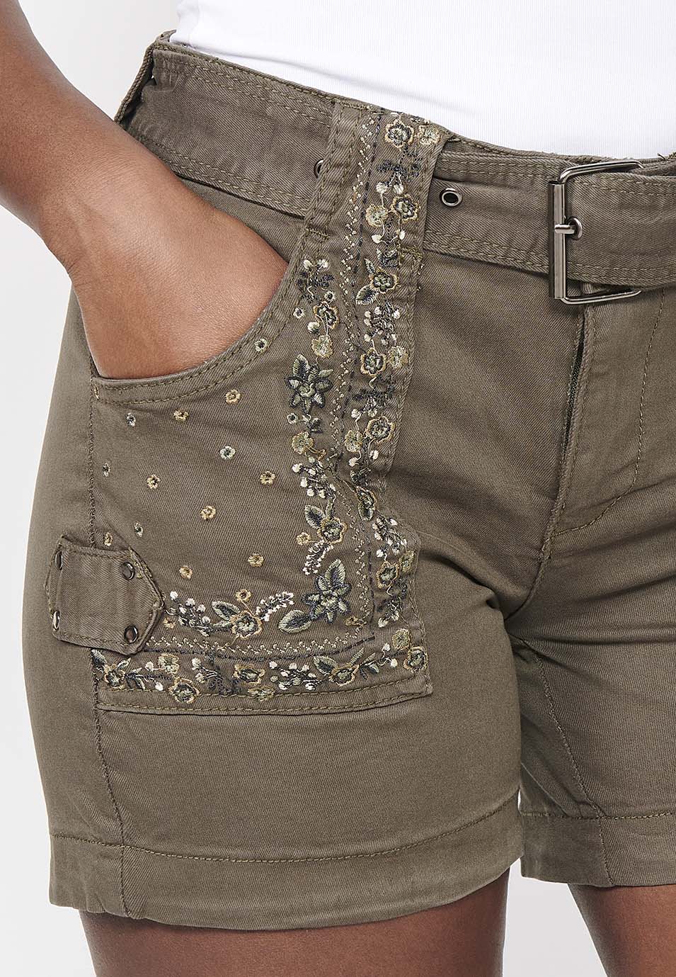 Pantalón corto, bolsillos con bordados florales. cintua ajustable con cinturón, para mujer | moda actual