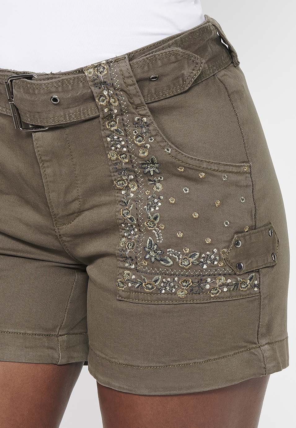 Pantalón corto, bolsillos con bordados florales. cintua ajustable con cinturón, para mujer | moda actual