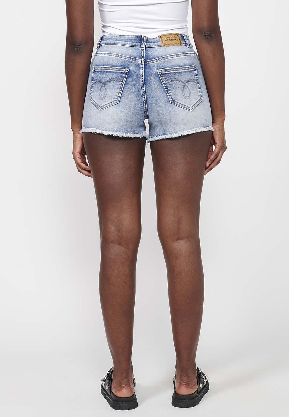 Pantalón corto acabado deshilachado y bordado floral, claro para mujer | moda actual