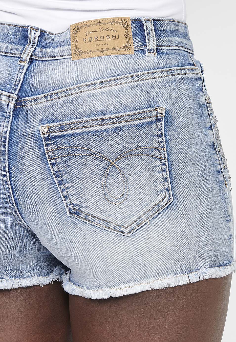 Pantalón corto acabado deshilachado y bordado floral, claro para mujer | moda actual