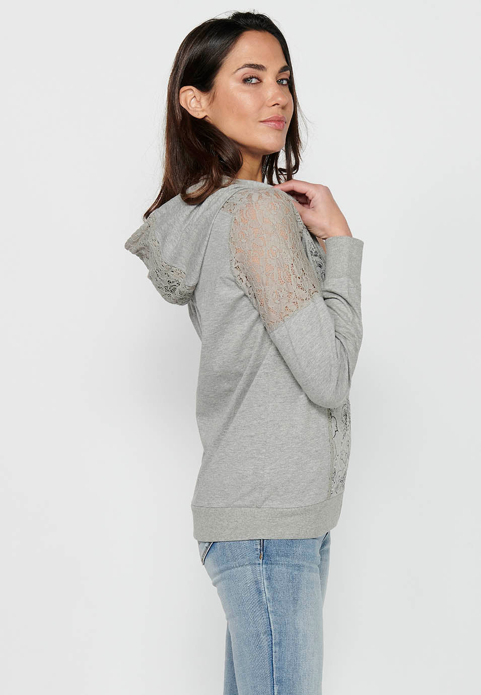 Sudadera chaqueta de mujer con capucha y blonda – Koroshi Gris