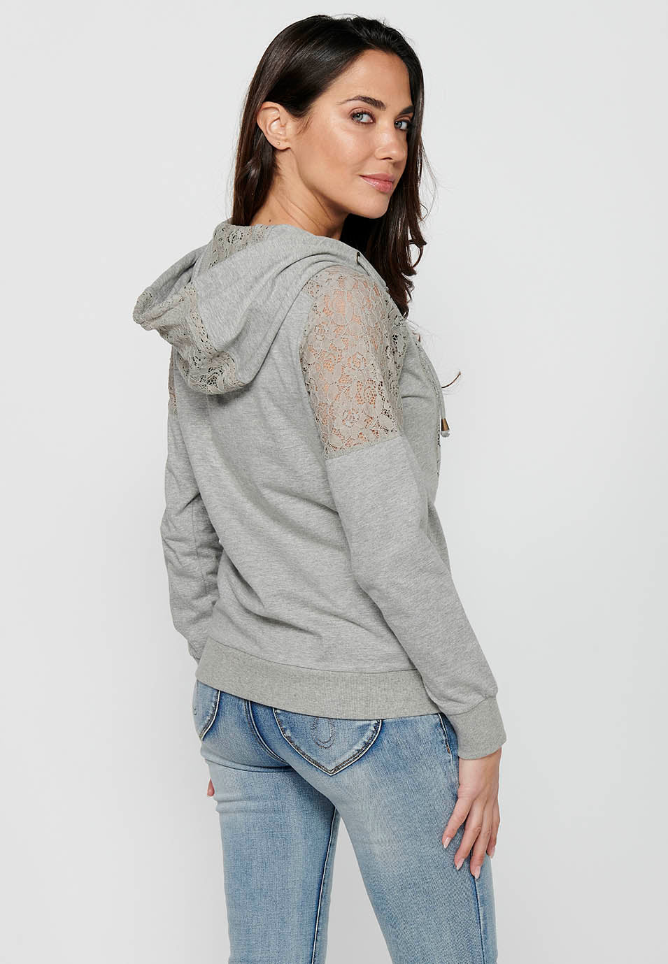 Sudadera chaqueta de mujer con capucha y blonda – Koroshi Gris