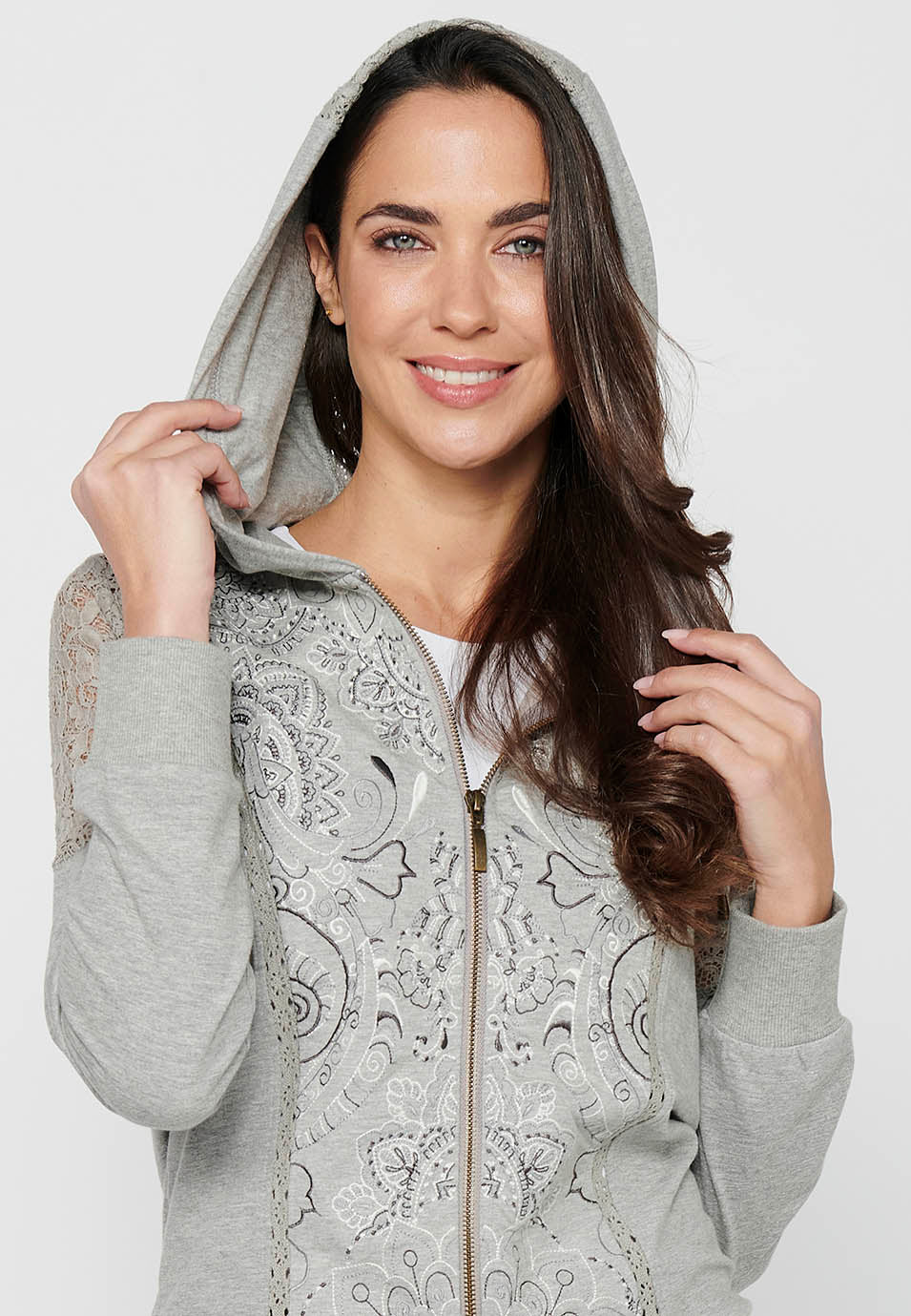 Sudadera chaqueta de mujer con capucha y blonda – Koroshi Gris