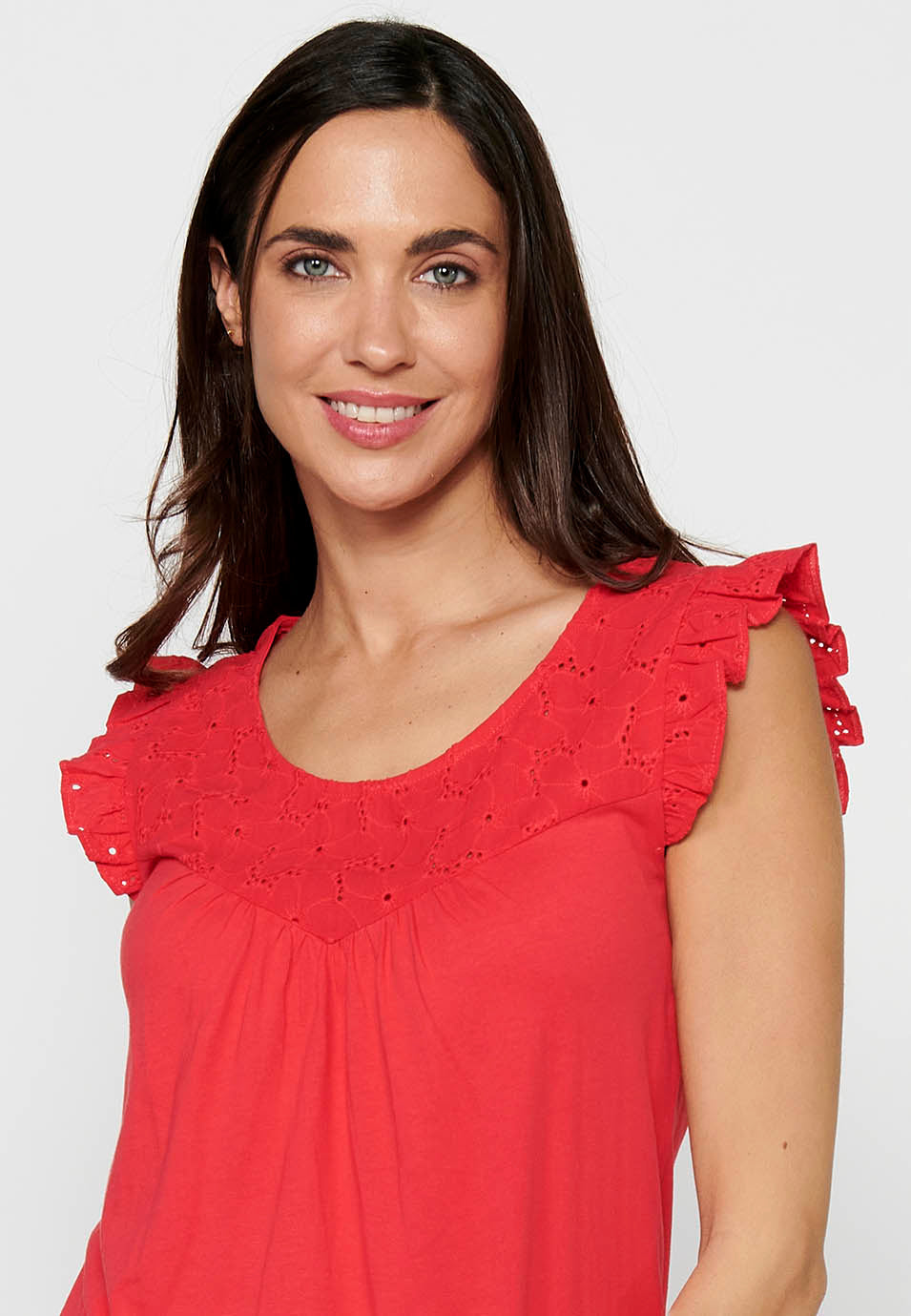 Camiseta de manga corta de cuello redondo con volante en los hombros para mujer | moda actual