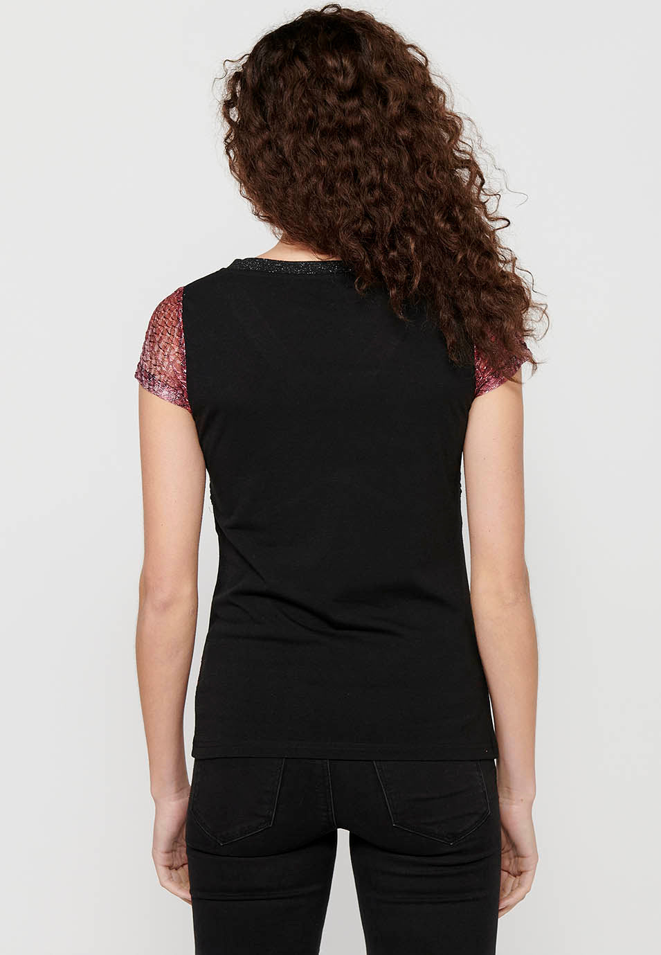 Camiseta de manga corta con escote de pico de granate para mujer | moda actual