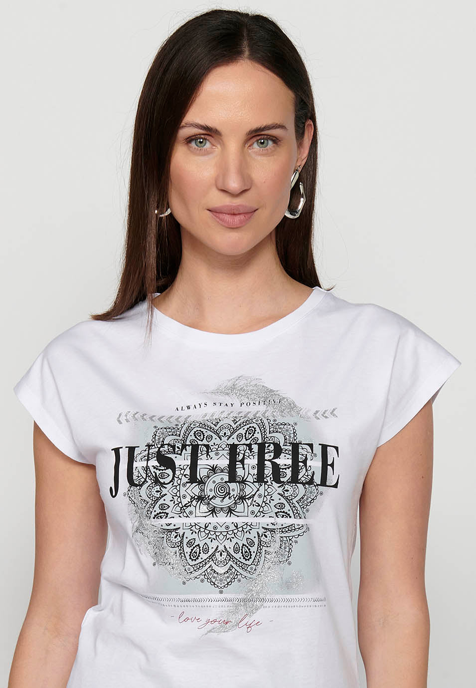 Camiseta de manga corta con cuello redondo y estampado delantero para mujer | moda actual