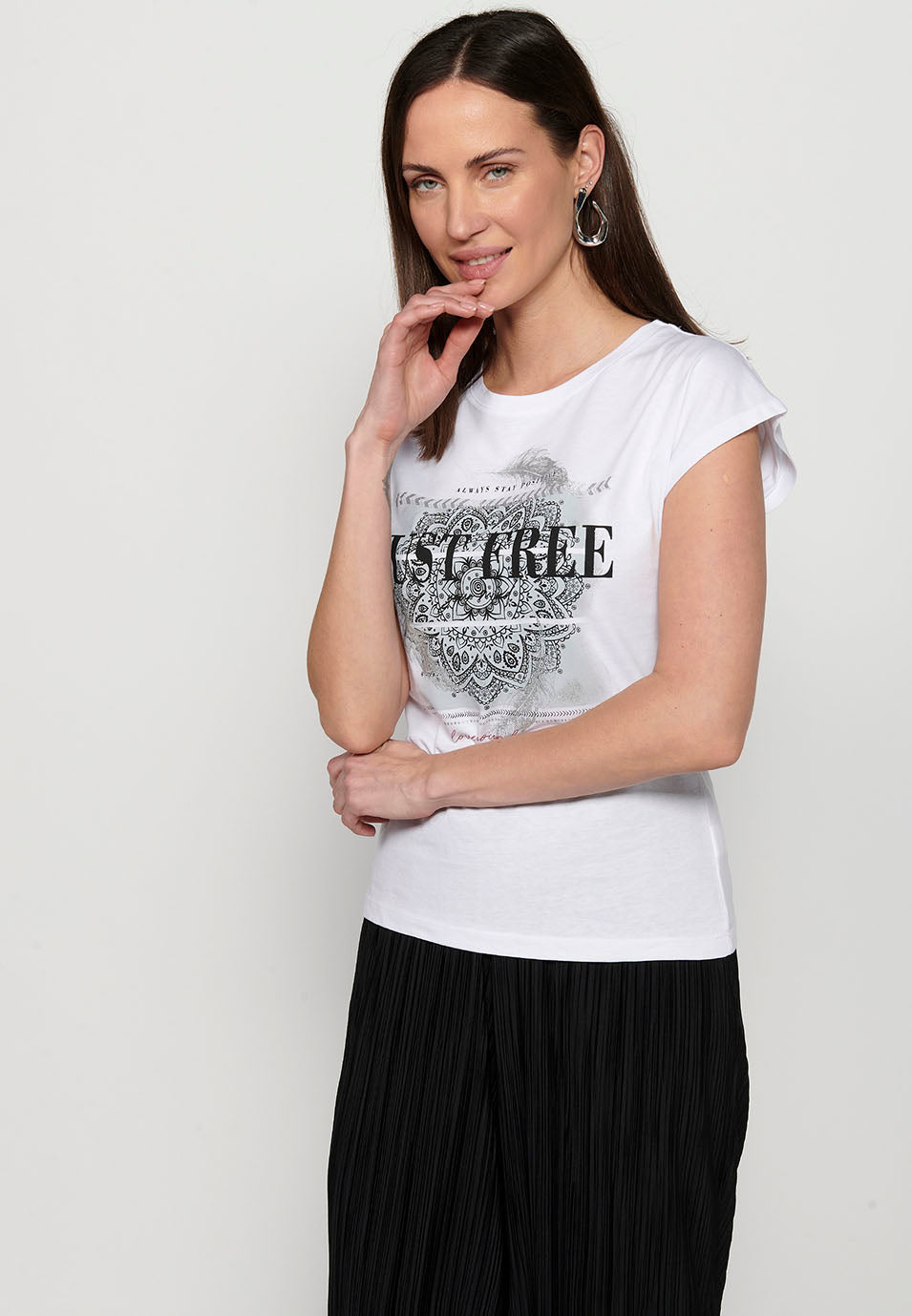 Camiseta de manga corta con cuello redondo y estampado delantero para mujer | moda actual