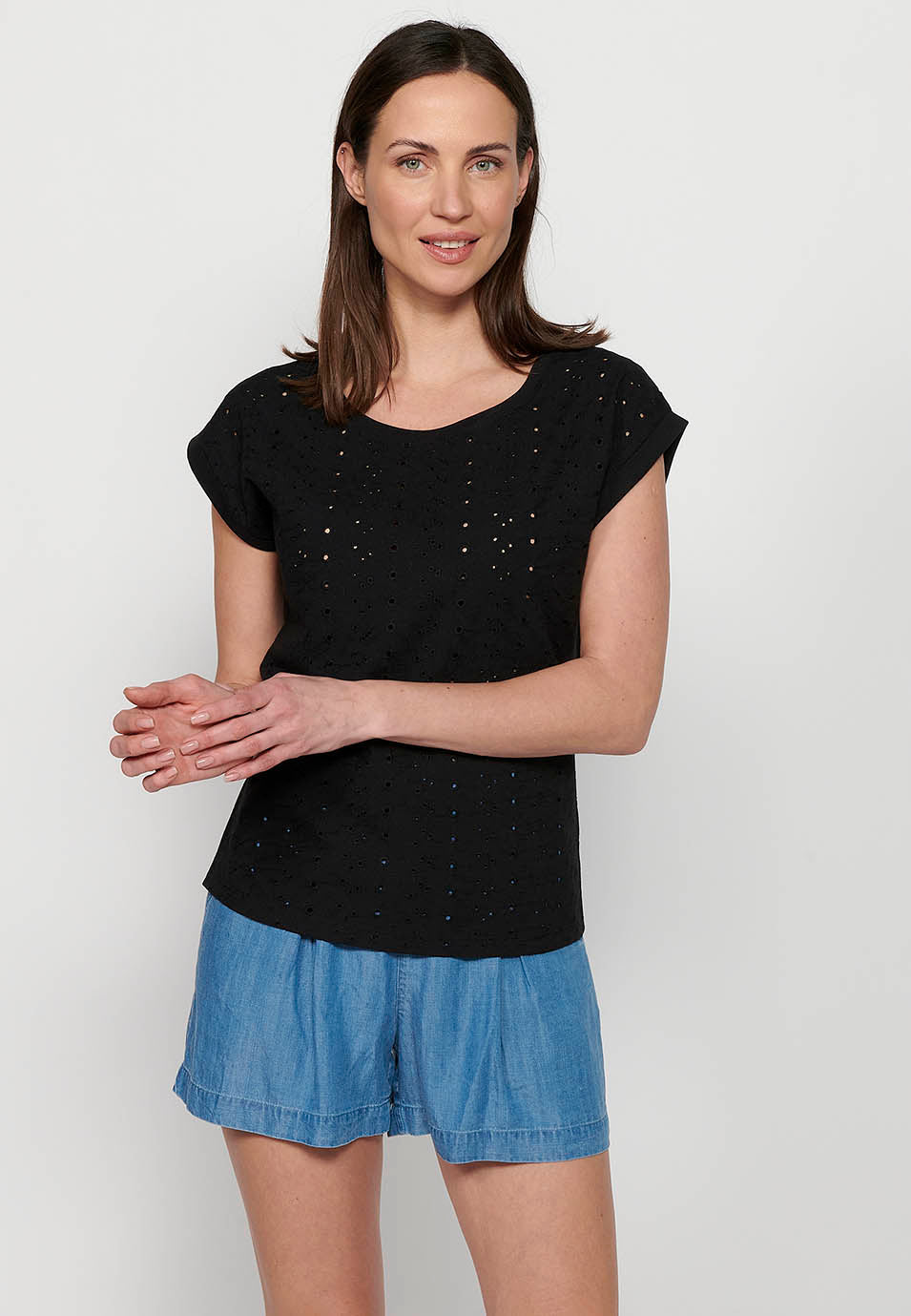 Camiseta de manga corta bordado, escote redondo, aguamarina para mujer | moda actual
