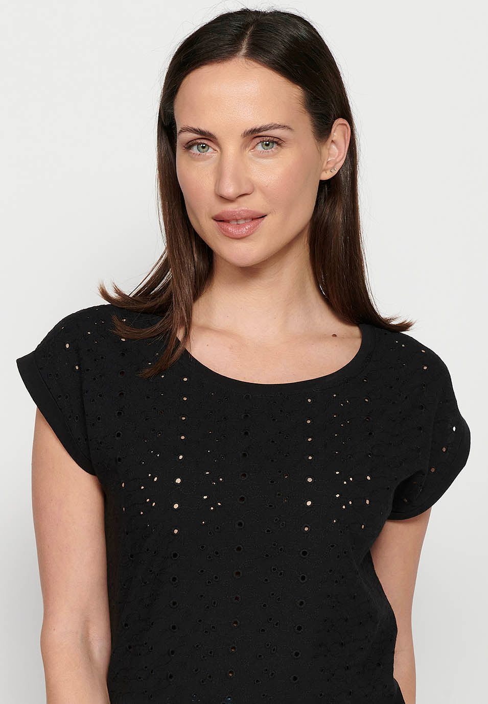 Camiseta de manga corta bordado, escote redondo, aguamarina para mujer | moda actual
