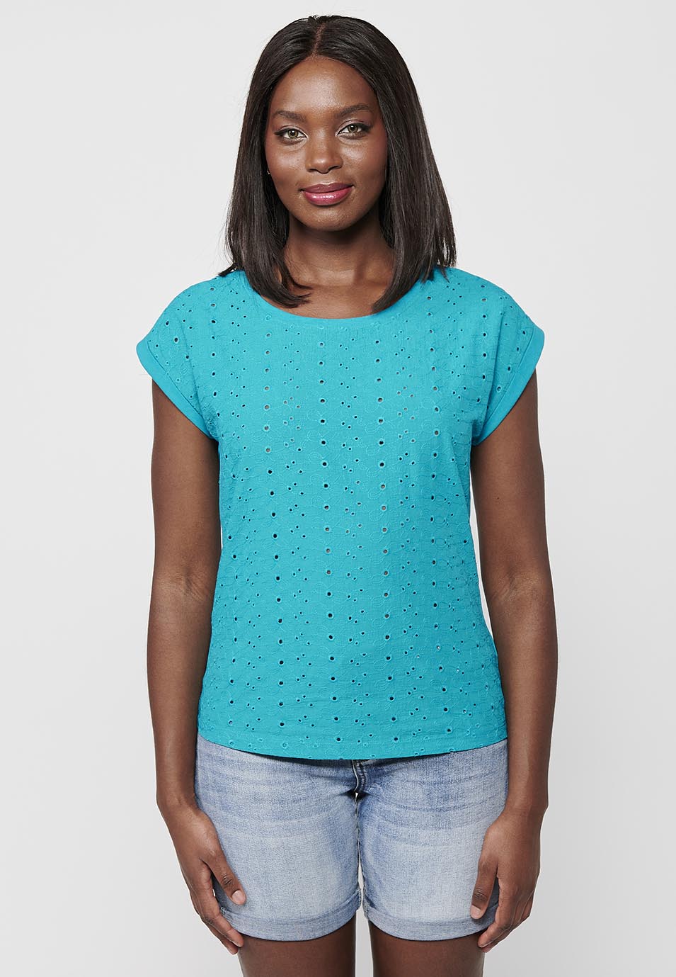 Camiseta de manga corta bordado, escote redondo, aguamarina para mujer | moda actual