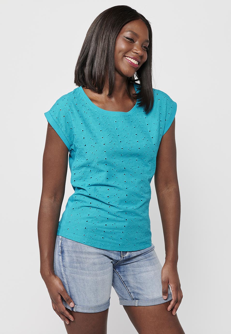 Camiseta de manga corta bordado, escote redondo, aguamarina para mujer | moda actual
