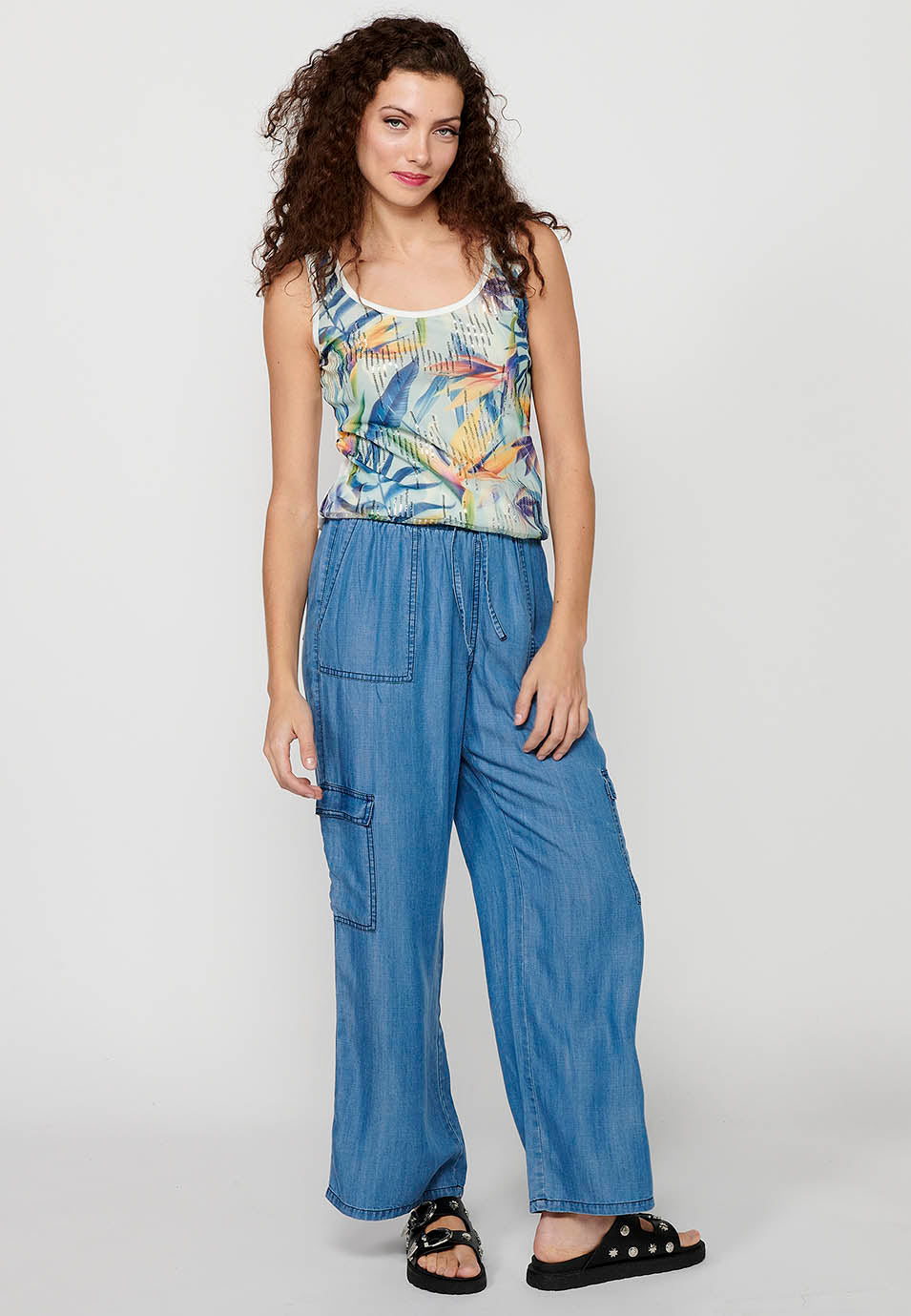Camiseta de tirantes top con escote redondo y estampado floral y lentejuelas delantero para mujer | moda actual