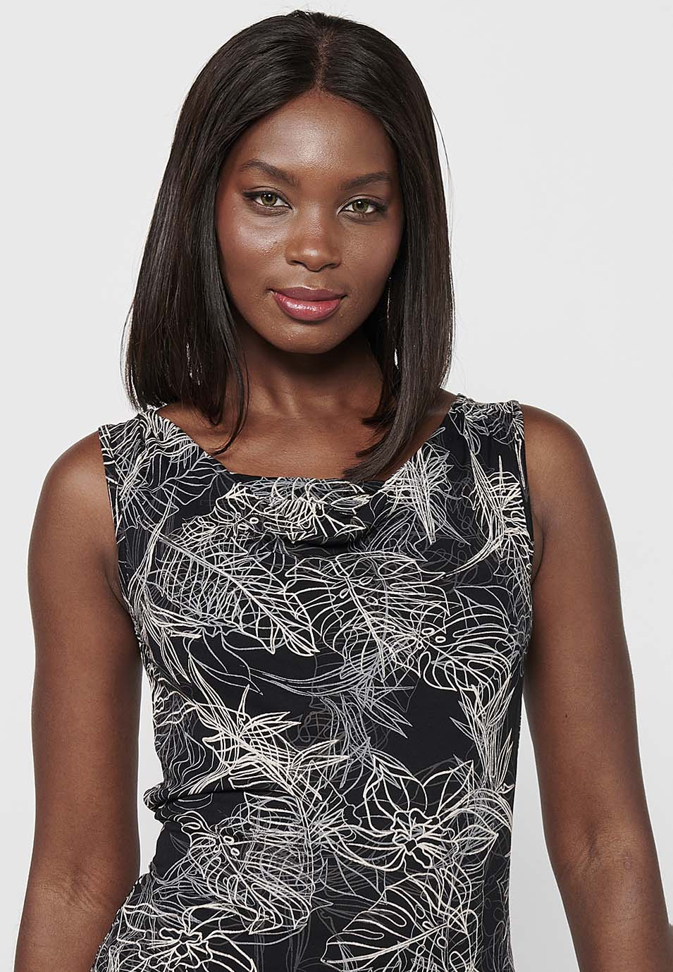 Camiseta sin mangas de cuello barca y estampado floral para mujer | moda actual