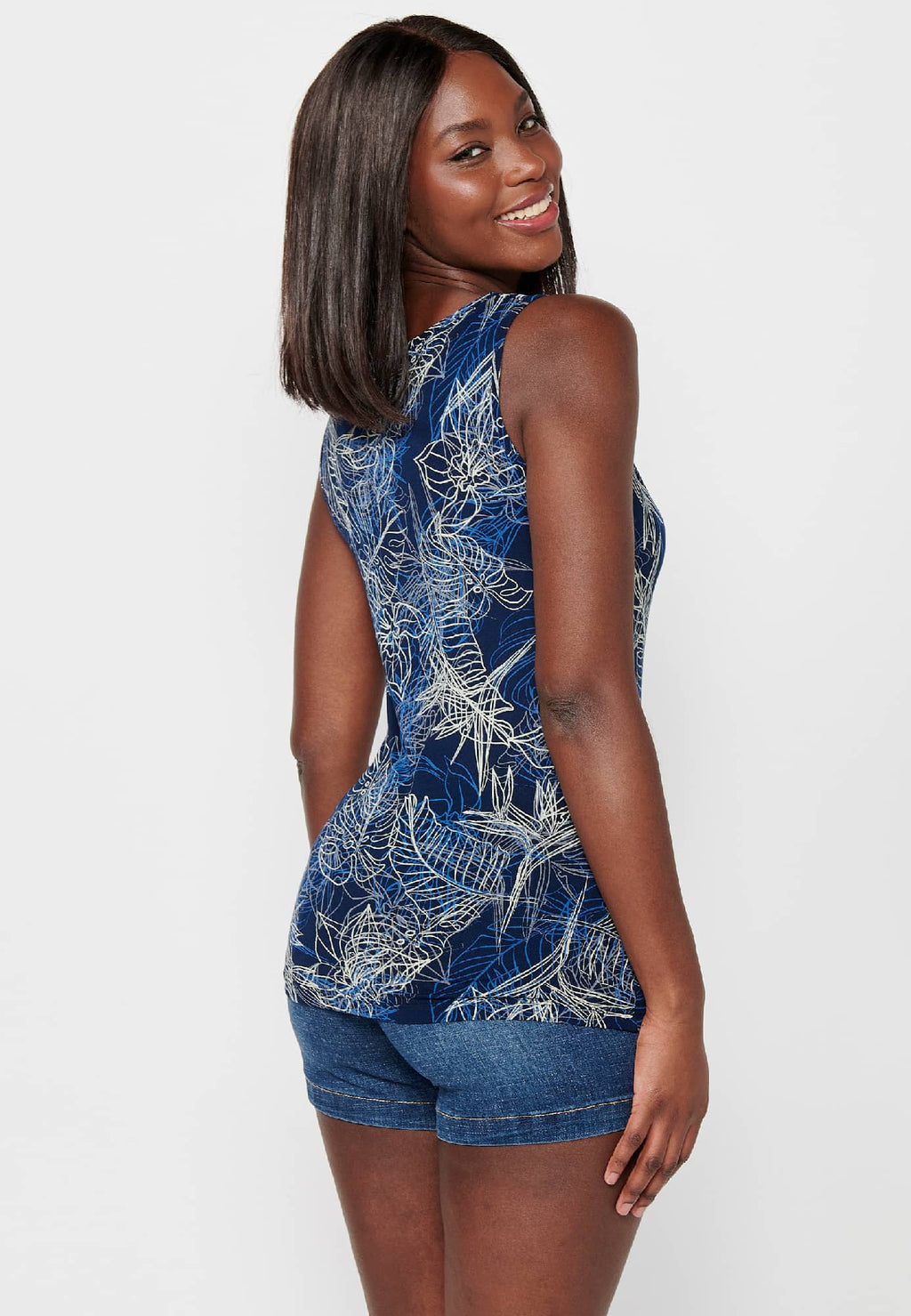 Camiseta sin mangas de cuello barca y estampado floral para mujer | moda actual