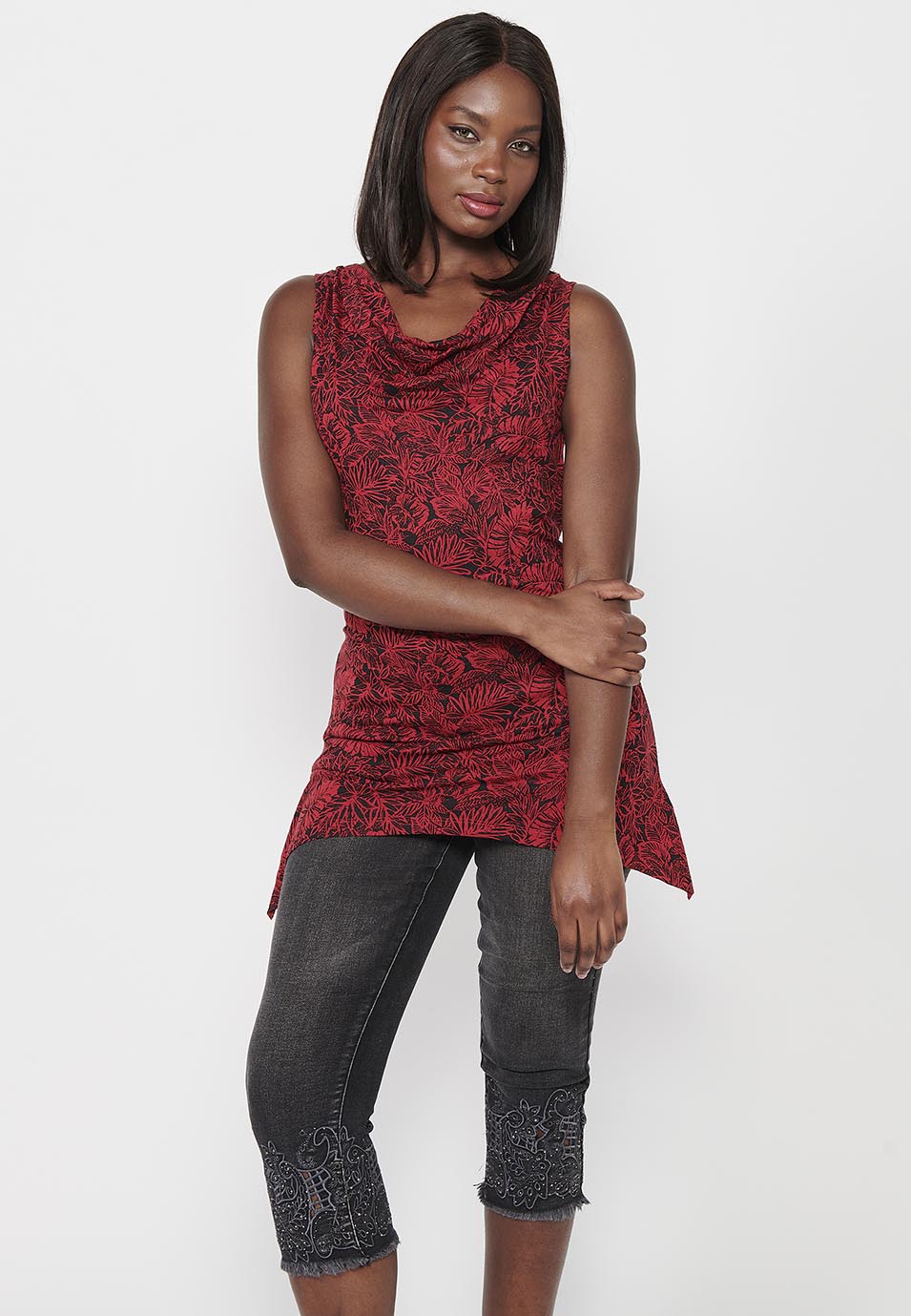 Camiseta sin mangas con escote barca holgado y acabado asimétrico con estampado floral para mujer | moda actual