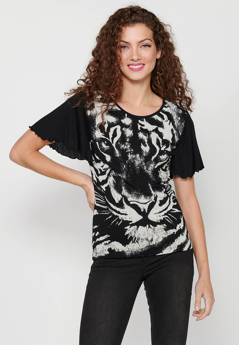 Camiseta top con mangas anchas y estampado delantero para mujer | moda actual