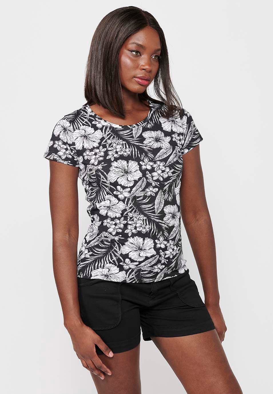 Camiseta de manga corta de algodón con escote de pico y estampado florales para mujer | moda actual