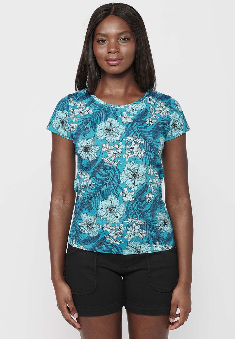 Camiseta de manga corta de algodón con escote de pico y estampado florales para mujer | moda actual