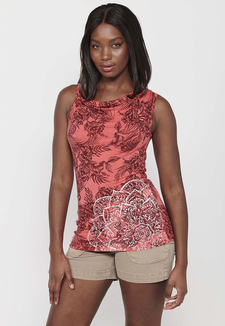 Camiseta de tirantes con escote barca y estampado floral con detalle bordado de coral para mujer | moda actual