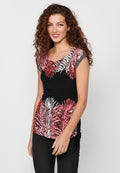 Camiseta con maga corta con cuello barca y acabado con un lado ajustable con cordón y estampado delantero para mujer | moda actual