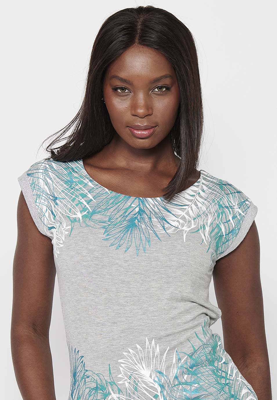 Camiseta con maga corta con cuello barca y acabado con un lado ajustable con cordón y estampado delantero para mujer | moda actual
