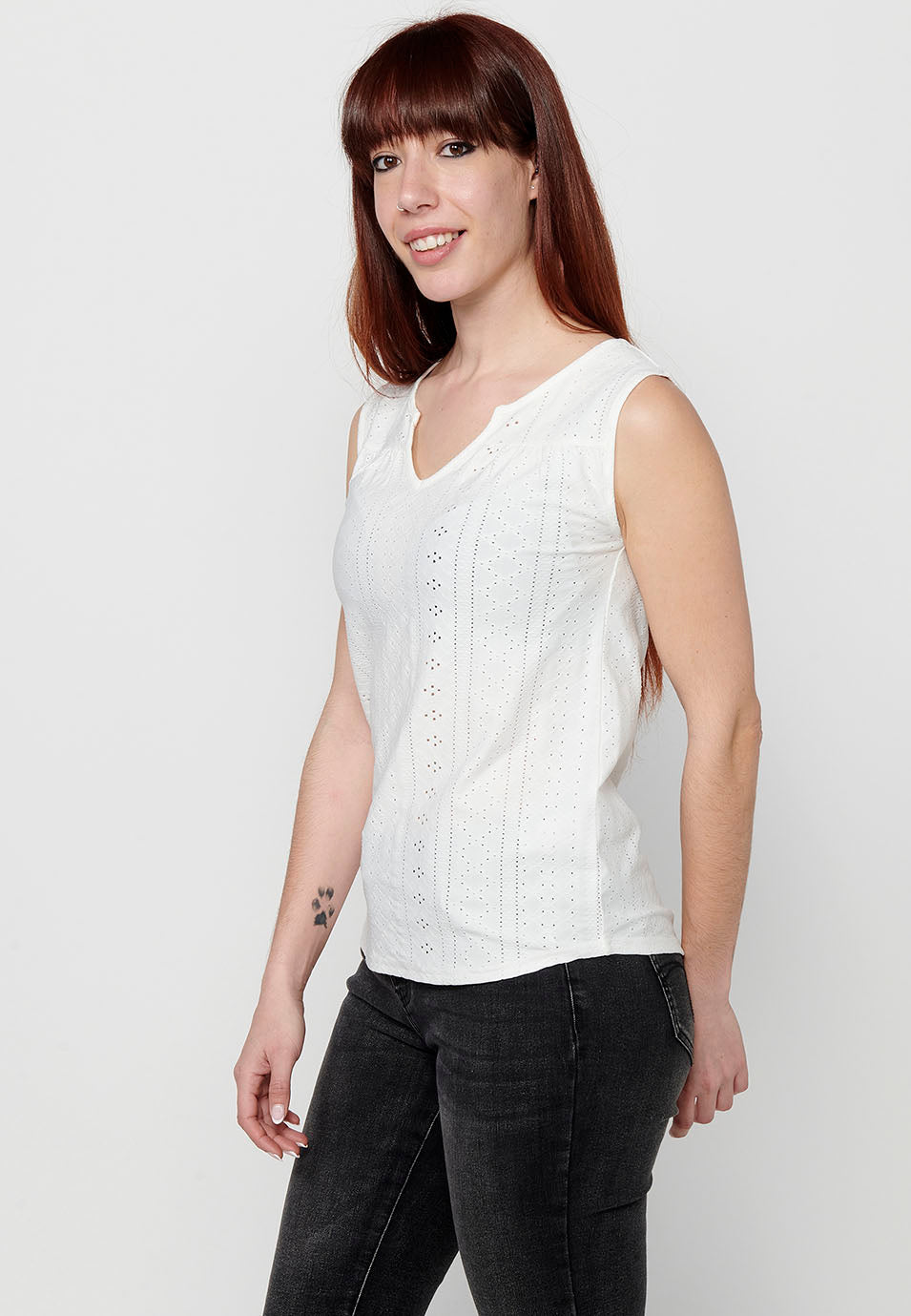 Camiseta sin mangas, cuello redondo con abertura para mujer | moda actual