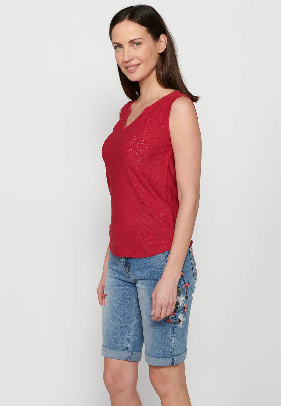 Camiseta sin mangas, cuello redondo con abertura para mujer | moda actual