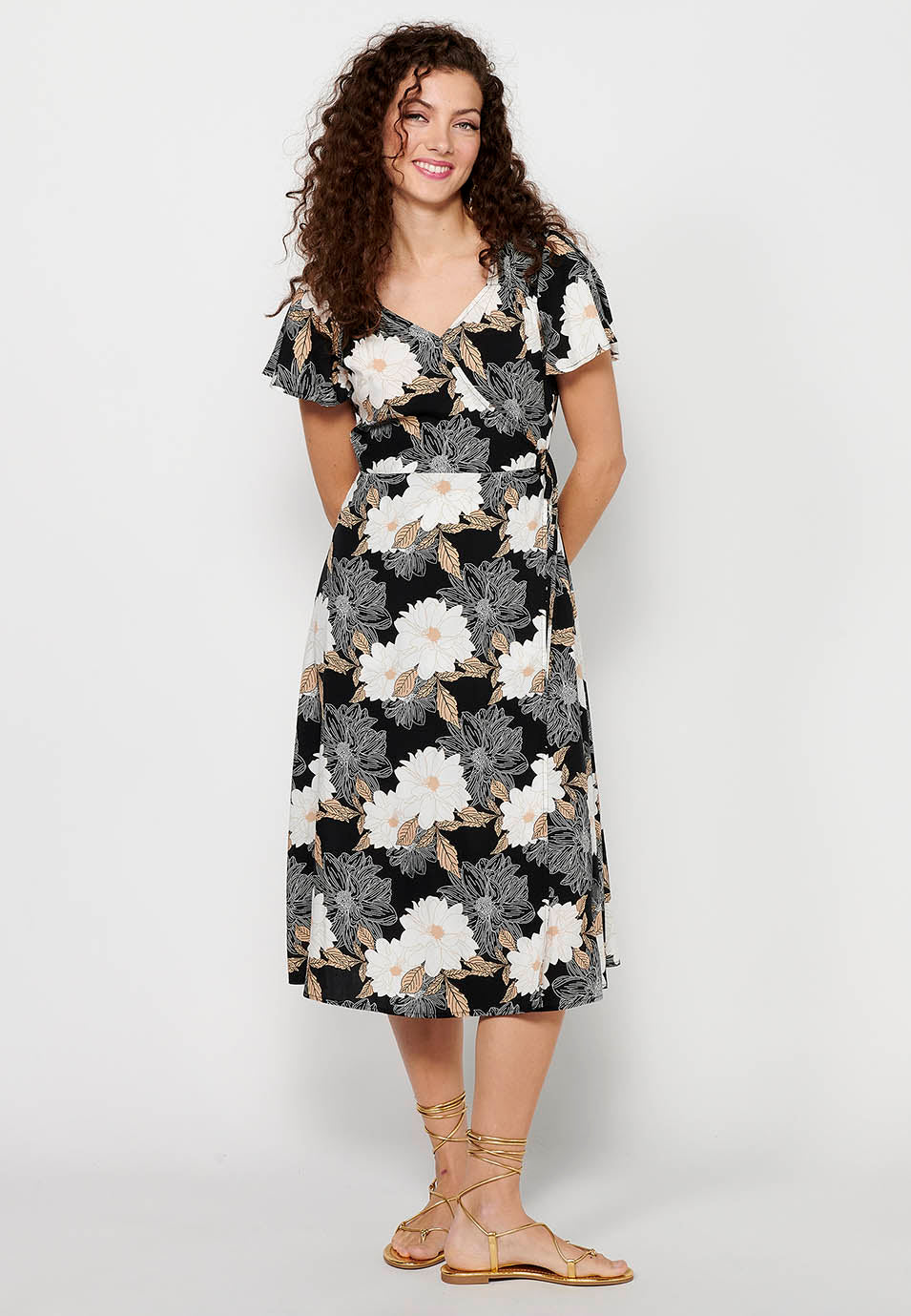 Vestido de manga corta con escote pico cruzado y estampado floral para mujer | moda actual