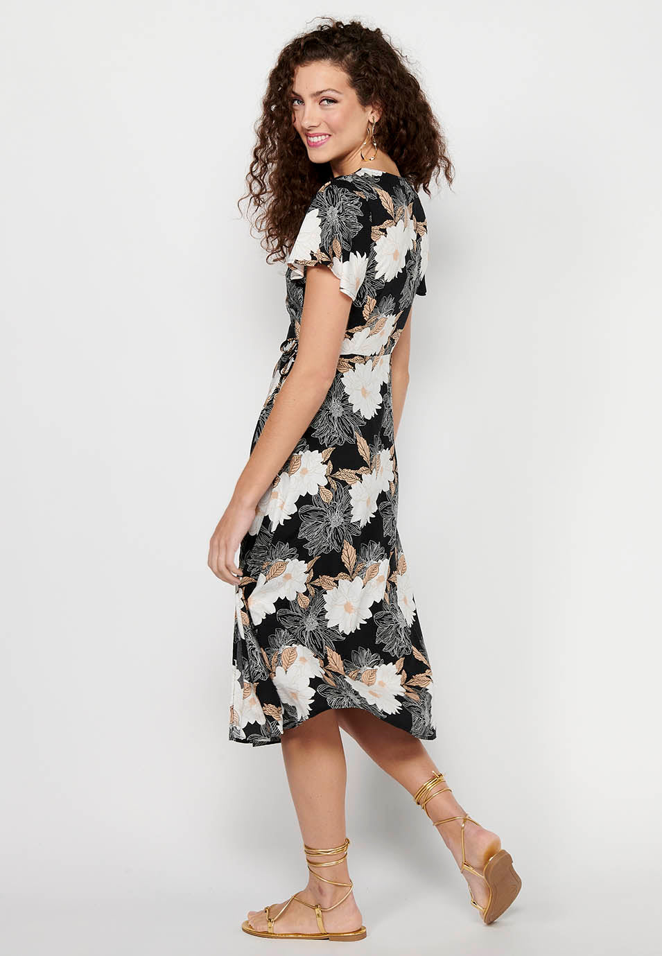Vestido de manga corta con escote pico cruzado y estampado floral para mujer | moda actual