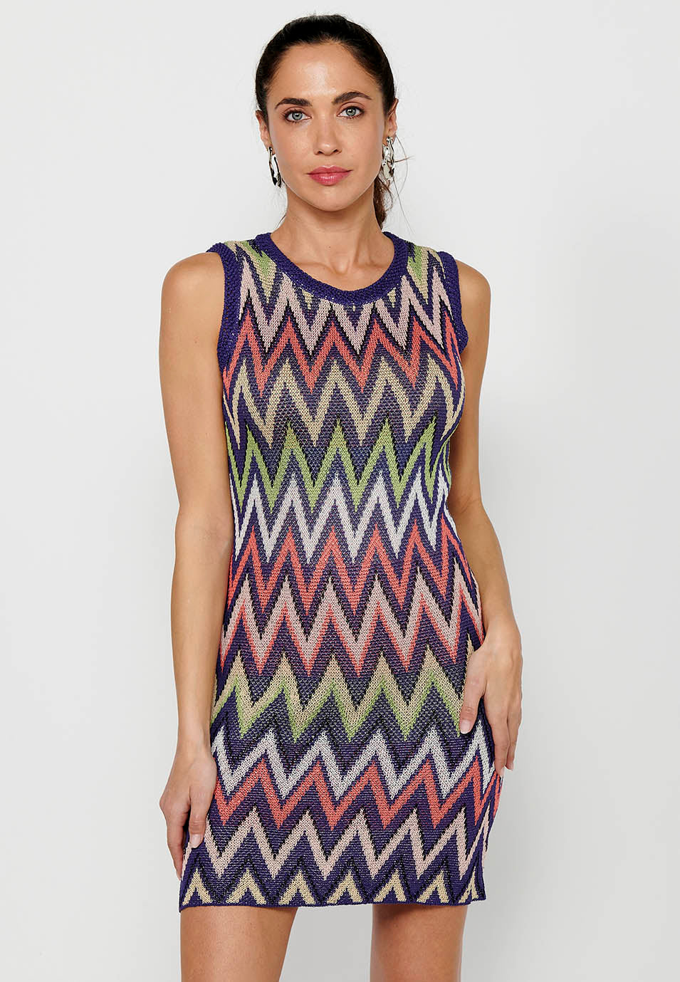 Vestido corto sin mangas con cuello redondo, estilo tricot a rayas de multicolor para mujer | moda actual