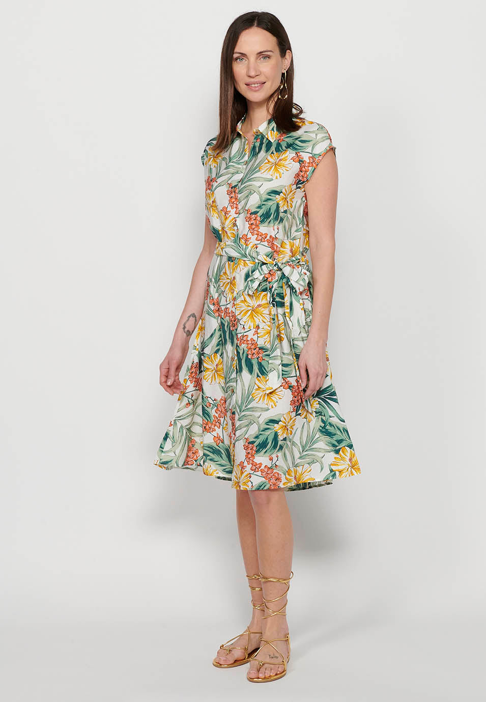 Vestido midi camisero de manga corta con cierre delantero con botones y estampado floral para mujer | moda actual